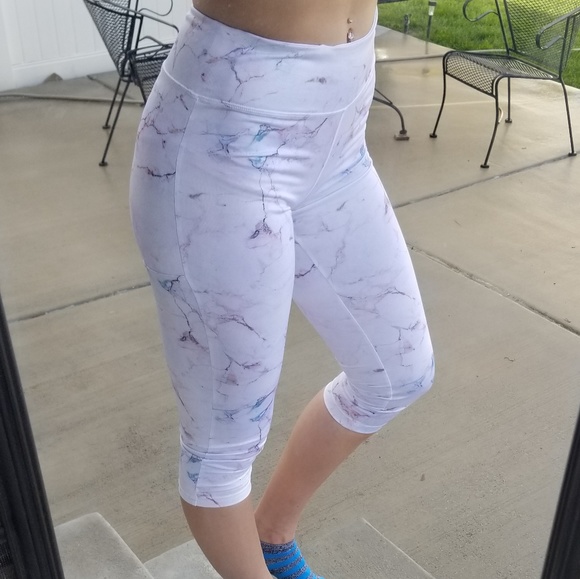 Forever 21 Pants - Marble crop leggings